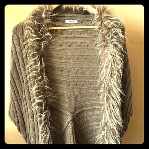 {Verty} - Faux Fur Long Shrug Sweater